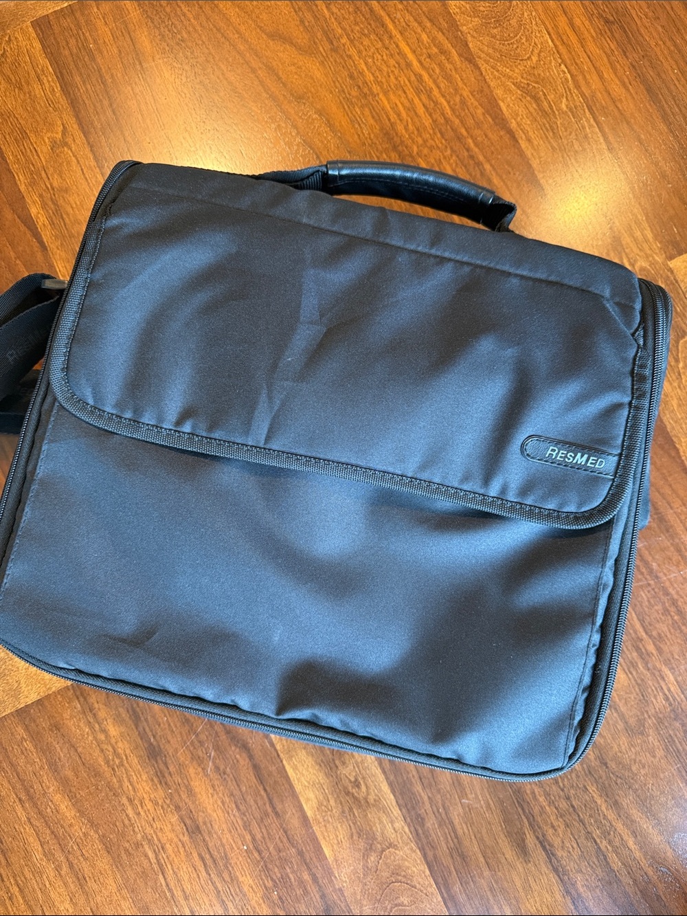 EUC TRAVEL/STORAGE BAG WITH ADJUSTABLE SHOULDER STRAP!